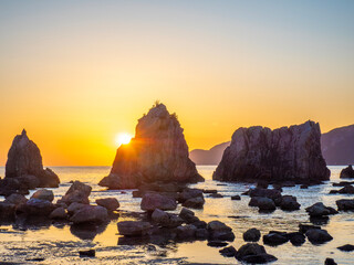 橋杭岩（和歌山県串本町）