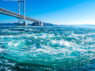 鳴門の渦潮（徳島県鳴門市）