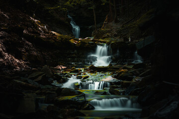 waterfall at night © Pawe