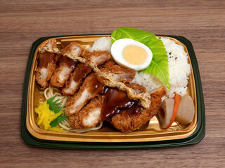 トンカツ弁当