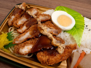 トンカツ弁当