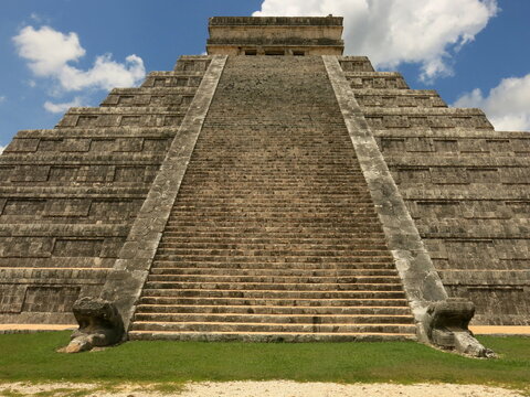 Pyramide des Kukulc&aacute;n in Chich&eacute;n Itz&aacute;