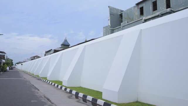Baluwerti Fort is a thick white wall that surrounds the Ngayogyakarta Hadiningrat Palace area.