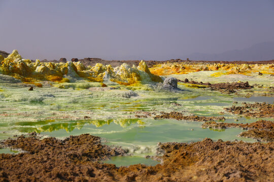 The colors of salt generated by the mineral-laden vapors of Dallol Volcano, Ethiopia