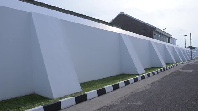 Baluwerti Fort is a thick white wall that surrounds the Ngayogyakarta Hadiningrat Palace area.