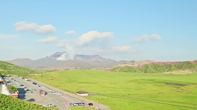 世界最大級のカルデラ、阿蘇・草千里ヶ浜の初夏の絶景風景
「山肌を鮮やかに染めるミヤマキリシマと、のどかに草を食む馬たちの姿は、熊本を代表する美しい自然景観です。」
阿蘇市(草千里ヶ浜)
Spectacular early summer scenery at Kusasenrigahama Beach in Aso, one of the world's largest calderas.