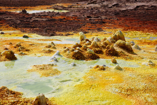 The colors of salt generated by the mineral-laden vapors of Dallol Volcano, Ethiopia