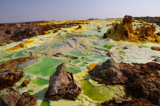 The colors of salt generated by the mineral-laden vapors of Dallol Volcano, Ethiopia