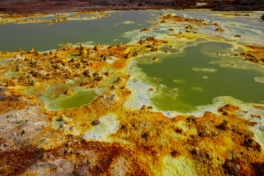 The colors of salt generated by the mineral-laden vapors of Dallol Volcano, Ethiopia