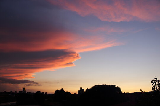 Cielo rosa al tramonto