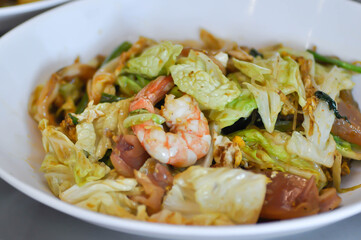 stir fried vegetable with shrimp and squid