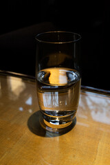 グラスに注いだ水