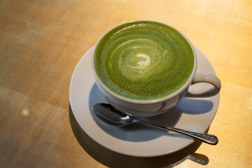 温かい抹茶ラテ