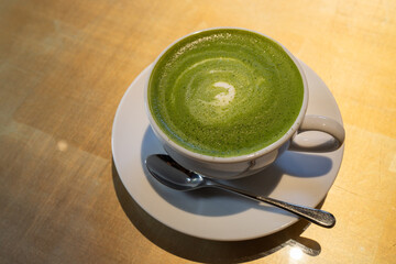 温かい抹茶ラテ