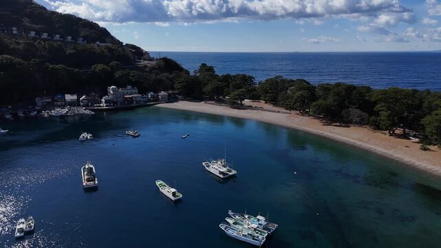御浜岬と戸田湾の漁船 - 静岡県沼津市,日本