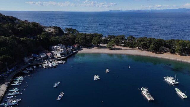 御浜岬と戸田湾の漁船 - 静岡県沼津市,日本
