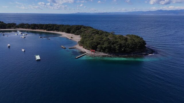 御浜岬と戸田湾の漁船 - 静岡県沼津市,日本