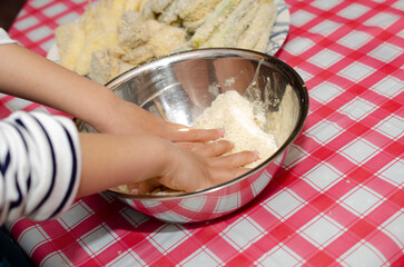 料理をする子供