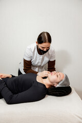 Obraz premium For a young client a cosmetologist in the salon performs mesotherapy with a syringe in the face area