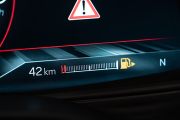 Naklejka premium Close up of car digital fuel gauge warning display