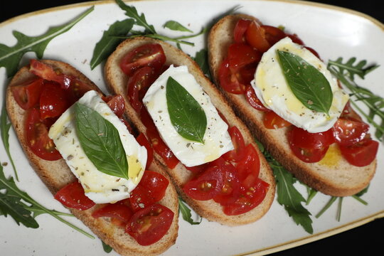Recette de tomate mozzarella sur pain grill&eacute;
