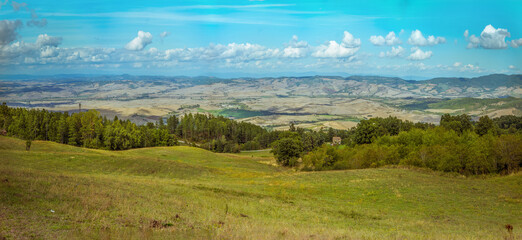 Obraz premium Campiglia D'orcia, Siena, Tuscany, Italy: Rolling Tuscan hills with trees and a small house