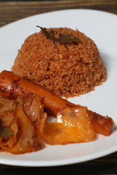 Plat africain avec riz et l&eacute;gumes cuits