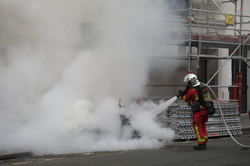 Intervention du pompier sur un feu