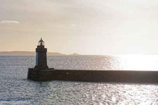 port de l'&icirc;le de gernesey (guernsey) , ile anglo-normande