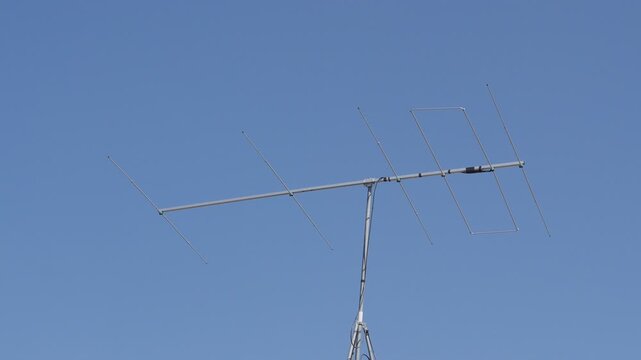 Radio antenna turning to receive radio signals