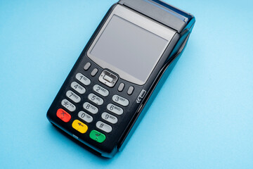 Obraz premium Payment terminal device. A credit card terminal is shown on a white background. A close-up of the payment device and the card machine is presented. High quality photo