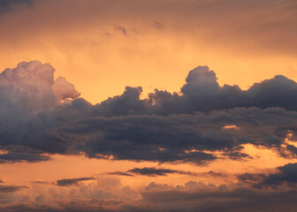 ciemne chmury podczas zachodu słońca © Tadeusz