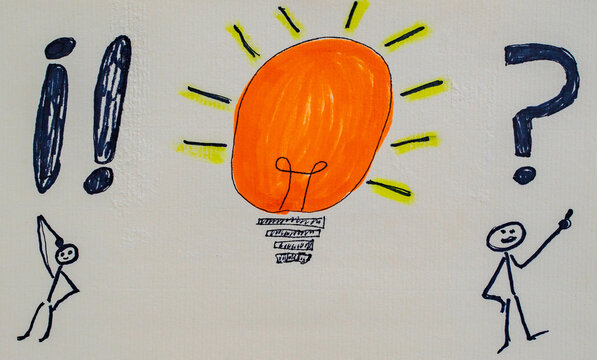 Ilustraci&oacute;n infantil de bombilla creativa entre signos de exclamaci&oacute;n y pregunta sobre fondo claro