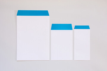 ホワイトとブルーのコントラストが印象的な封筒セット