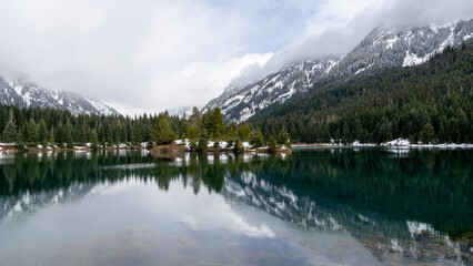 A serene alpine escape in the cascade - Gold Creek Pond in Snoqualmie Pass, Washington state, USA © Deyao