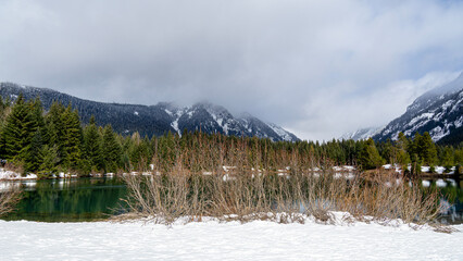 A serene alpine escape in the cascade - Gold Creek Pond in Snoqualmie Pass, Washington state, USA © Deyao