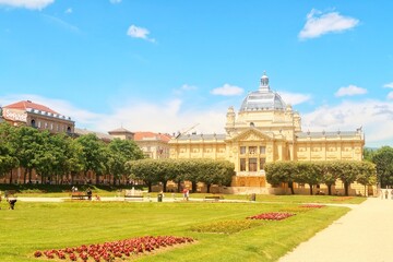 Obraz premium Art Pavilion in King Tomislav Square, Zagreb, Croatia – Yellow Historic Gallery with Glass Dome and Beautiful Park on Sunny Day