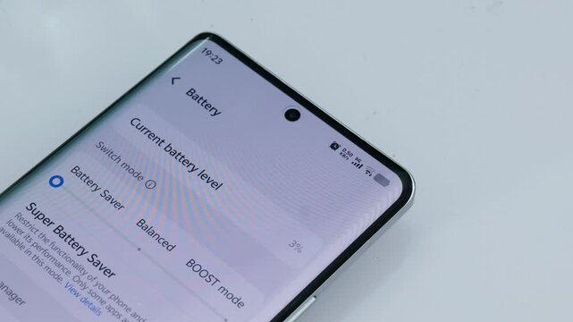 A dead phone with 0% battery is put on power-saving mode.