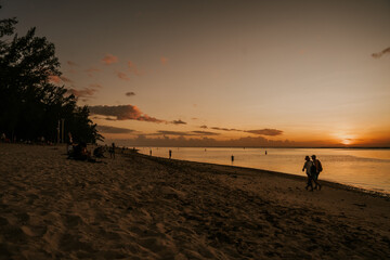 Plaża o zachodzie słońca © Katarzyna