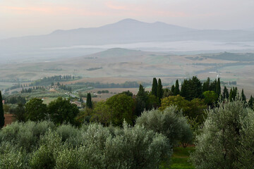 Obraz premium Misty Autumn Sunrise Over Val d’Orcia Hills near Pienza, Tuscany