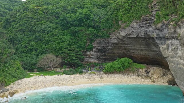 Revealing secluded sunfish beach and temple in nusa penida, bali
