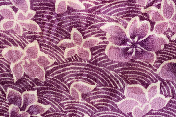 花と波がある日本の古い着物の柄