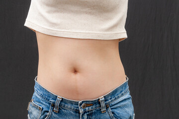 若い日本人女性のウエスト