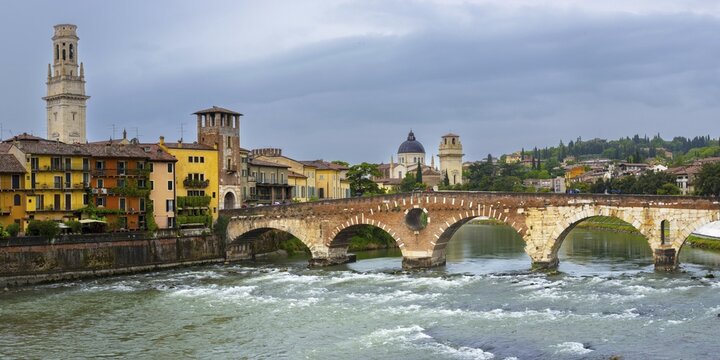 Old Town with the River Etsch, Ponte Pietra, Verona, Etsch Valley, Veneto, Italy