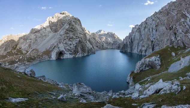 Mountain lake Kol Suu, Sary Beles Mountains, Naryn Province, Kyrgyzstan