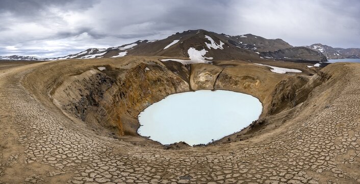 V&iacute;ti crater lake in the crater of Askja volcano, volcanic landscape, Dyngjufj&ouml;ll mountain massif, Icelandic highlands, Vatnaj&ouml;kull National Park, Iceland
