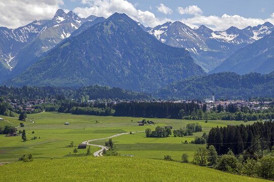 View from Rubi into the Illertal, behind Oberstdorf and Allg&auml;u Alps, near Oberstdorf, Oberallg&auml;u, Allg&auml;u, Bavaria, Germany