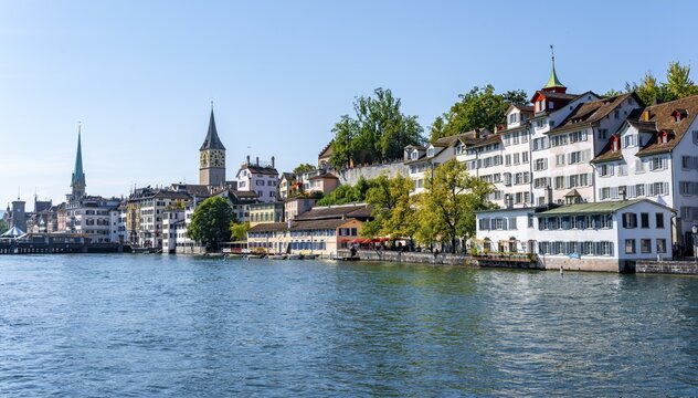 Fraum&uuml;nster and church tower St. Peter, panorama with Limmat in the old town of Zurich, Switzerland