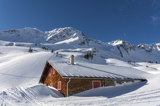 Deeply snow-covered Scharzwasseralpe with summit of Steinmandel, Scharzwassertal, Ritzlern, Kleinwalsertal, Vorarlberg, Austria