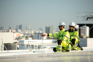 Fototapeta premium Engineering team installing and inspecting rooftop solar panels